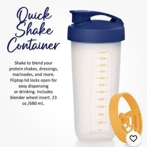 Tupperware Quick Shake Container